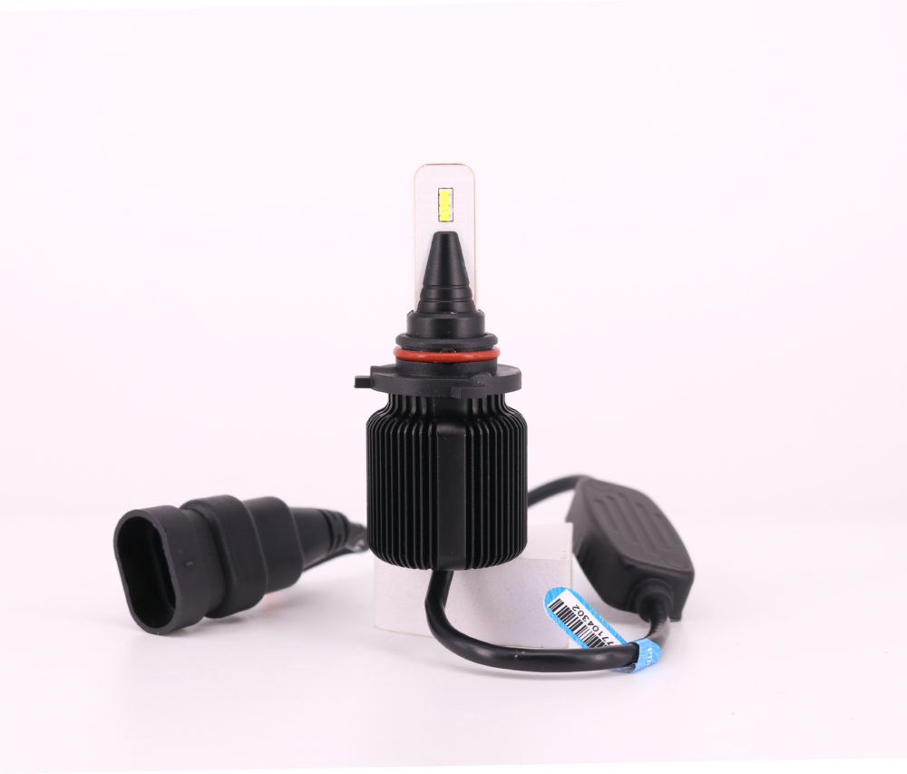 9005 Headlight bulb